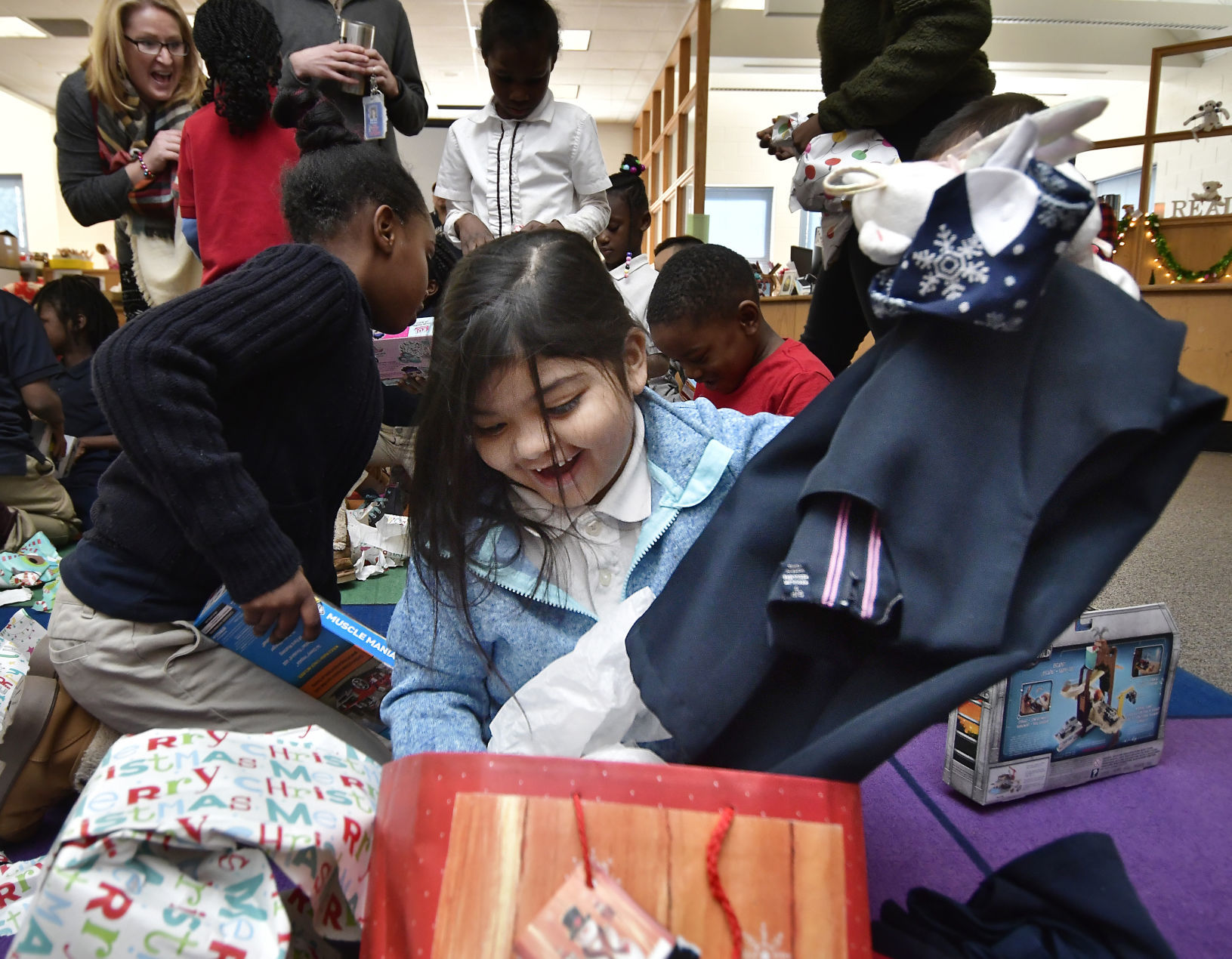 SANTA VISITS FRANK ELEMENTARY